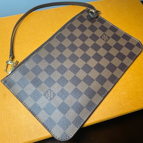 Louis Vuitton Damier Pouch SOLD - Picture 1 of 8